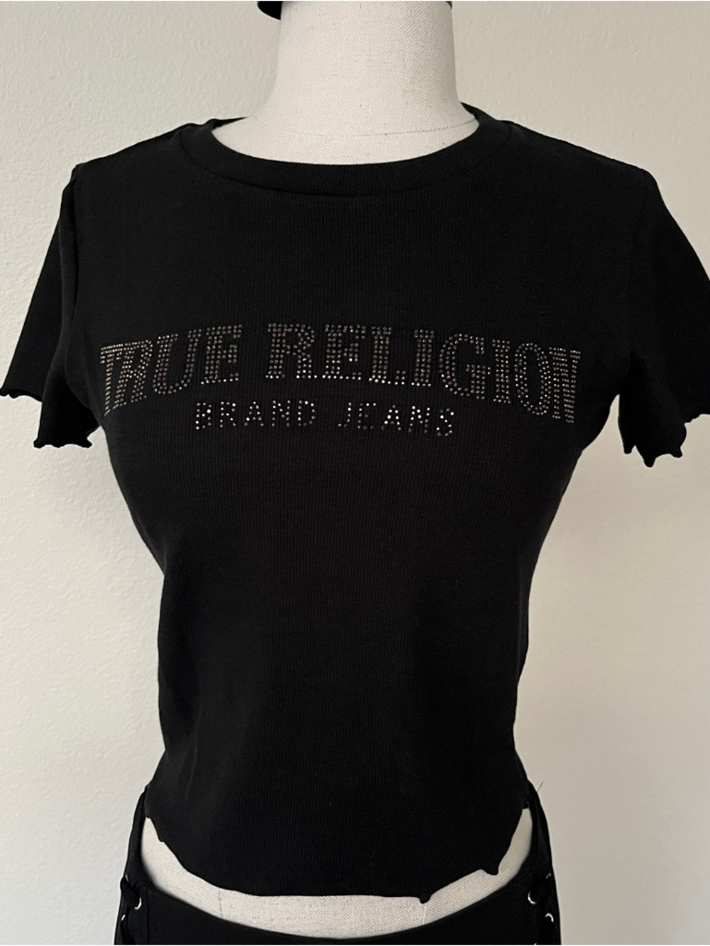 NWT True Religion Women’s Black Ribbed Short Sleeve Shirt, size Small - Picture 1 of 3